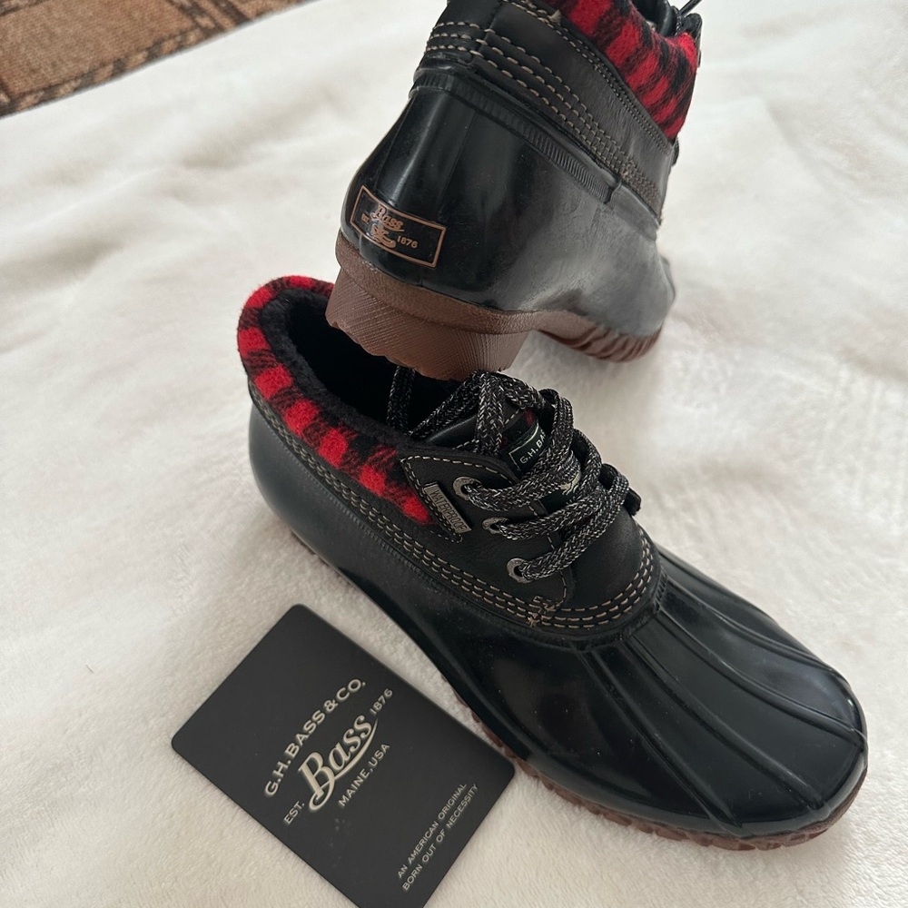 Bass Kids Black and Red Shoes